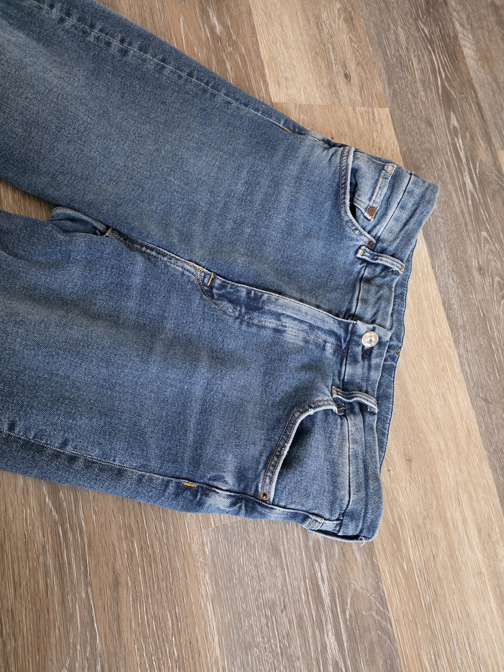 Classic Women's Straight-Leg Jeans in Blue Wash